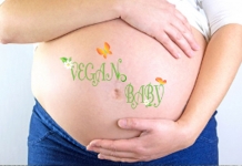 Schwangere zeigt Baby Bauch