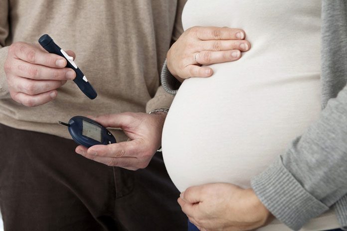 Schwangere mit Diabetes Mesßgerät