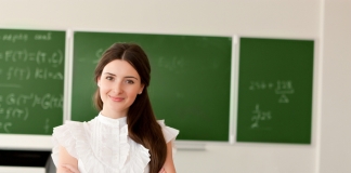 Schule-Lehrerin-Gespraech-Maedchen