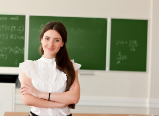 Schule-Lehrerin-Gespraech-Maedchen