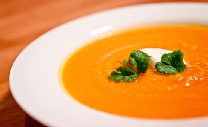 Karotten-Orangen-Suppe mit Ingwer