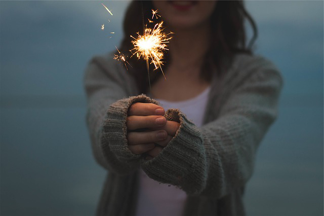 Feuerwerk Silvester Kind