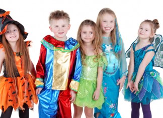 fasching Kinder im Kinderkostüm