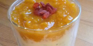 Mohn-Joghurt mit Pfirsichspiegel