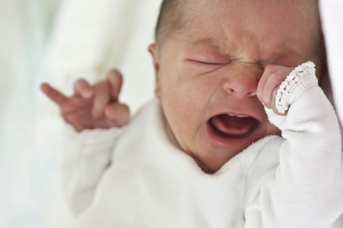 Was passiert wenn man ein Baby Schreien lässt?