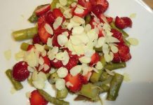 Spargelsalat mit Erdbeeren