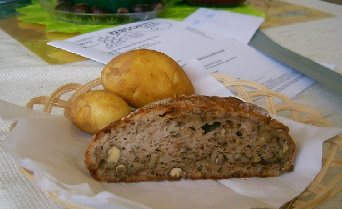 Erdäpfel-Nuss-Brot