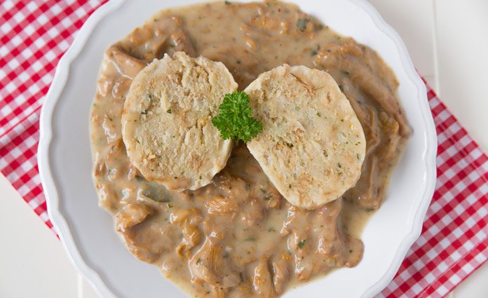 Eierschwammerln-mit-Serviet Eierschwammerln mit Serviettenknödel