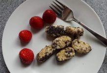Topfengnocchi mit Mohn und Erdbeeren