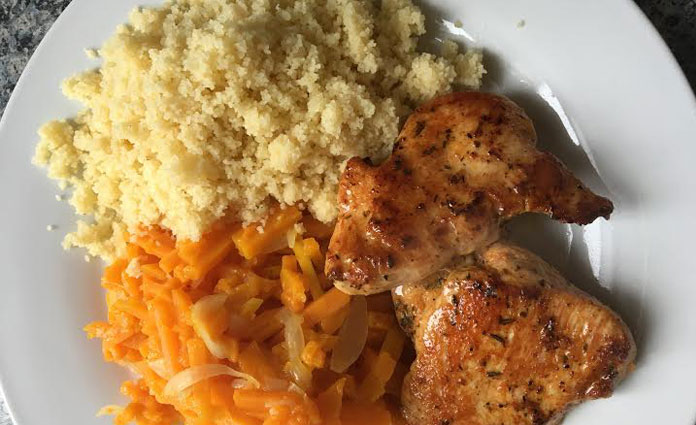 Putenmedaillons mit Kürbisgemüse und Couscous