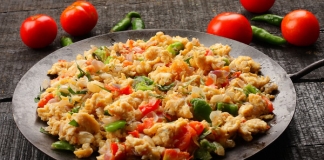 Eierspeise mit Jungzwiebeln und Radieschen