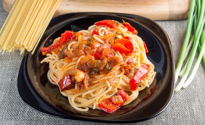 Spaghetti-mit-Paprikasauce