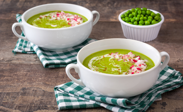 Erbsensuppe mit Radieschen