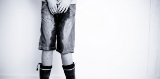 Kind macht in die Hose