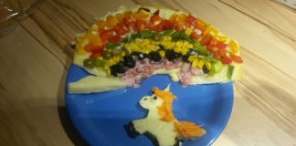 Regenbogenpizza mit Käse-Einhorn