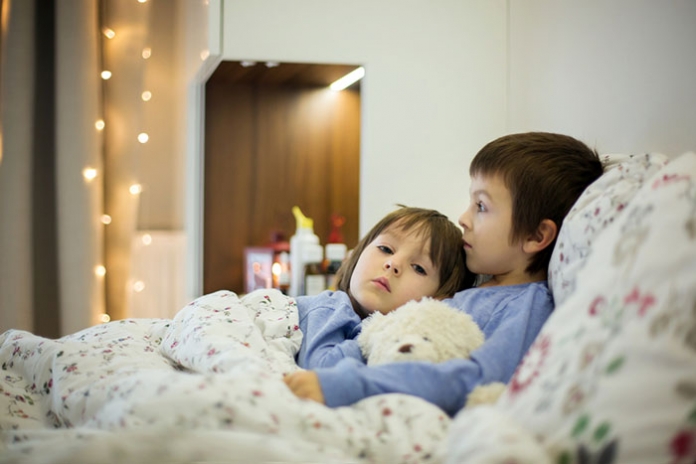 Kind_krank_2 Kinder - shutterstock ID 523759795